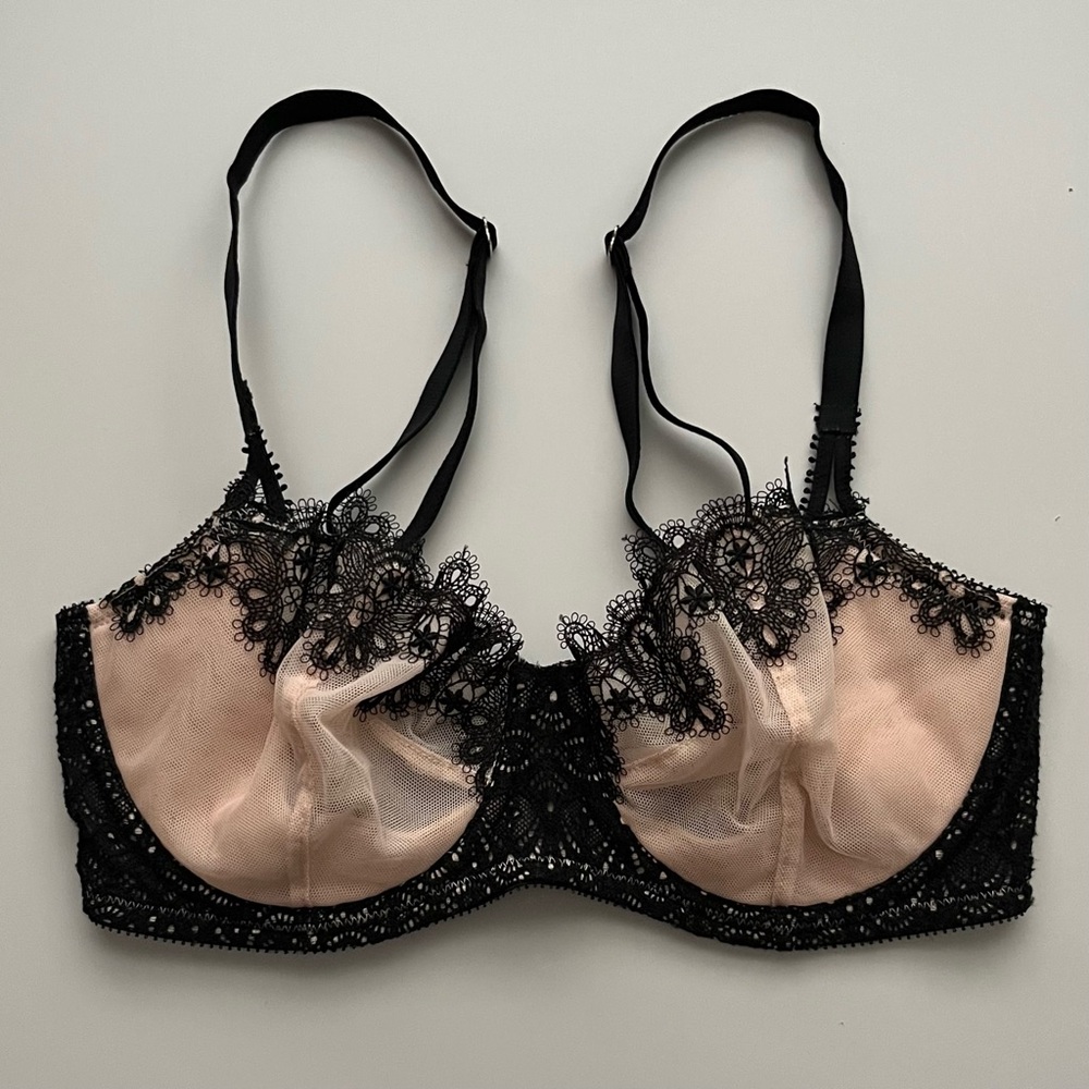 Victoria’s Secret • 32DD • Push Up Without Padding Underwire Bra